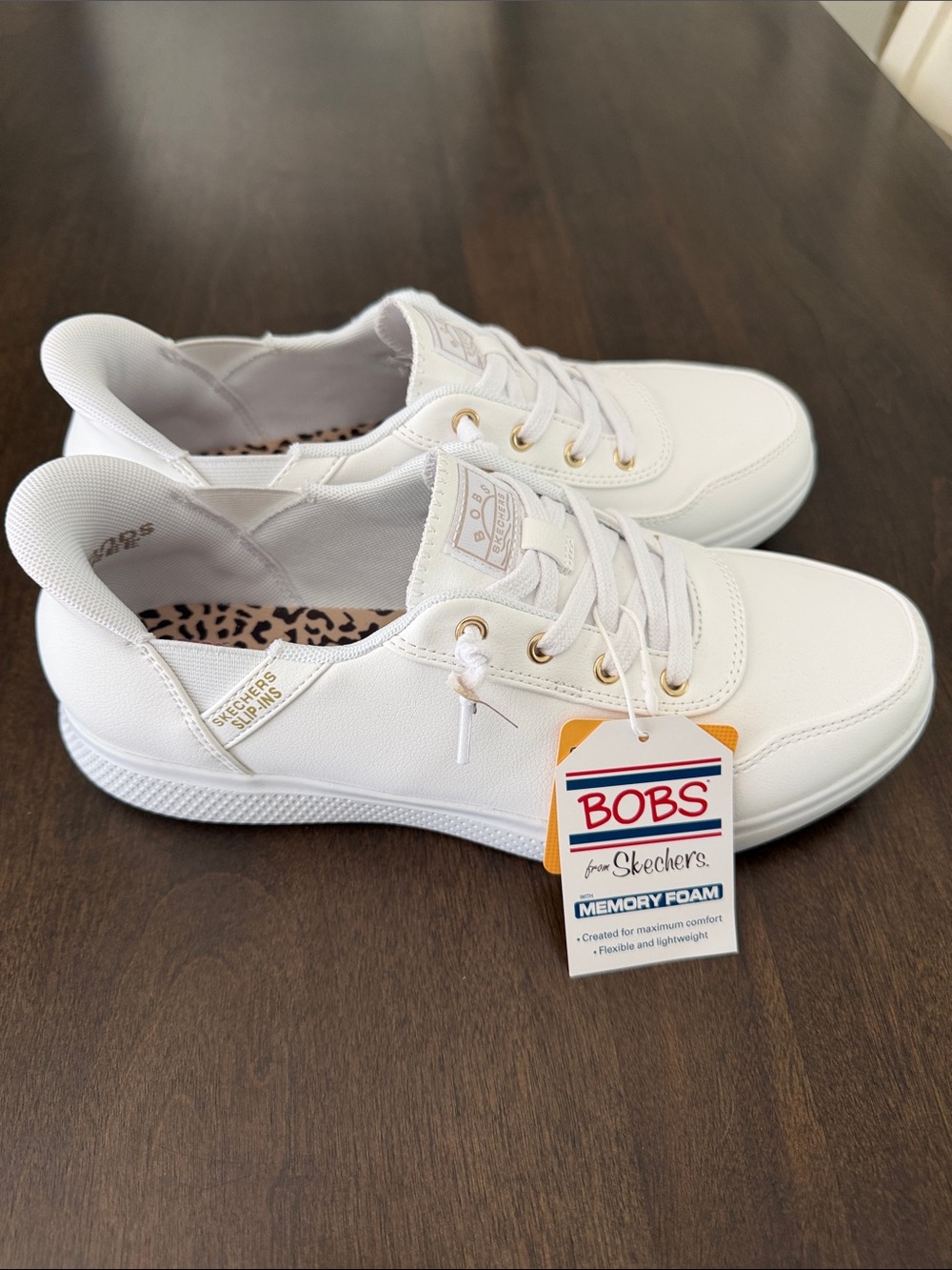NWT Bobs Skechers White Low-Top Slip-On Sneakers with Gold Eyelets Size 9 - Picture 2 of 6